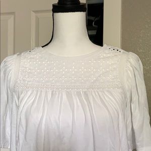 Gap lace tee with flutter sleeves